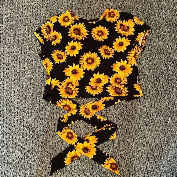 Rue21 size medium sunflower crop top that ties in the back - Picture 1 of 4